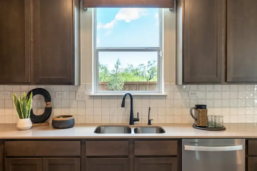 Representative interior finishes for a home built from the 1907 by KB Home in Espino, San Antonio (Image 10).