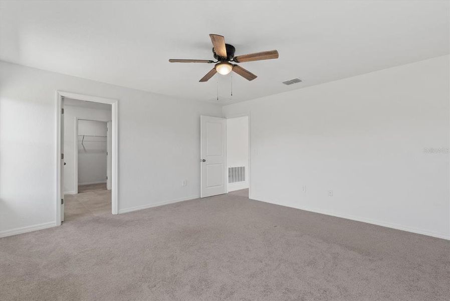 Spacious, unfurnished interior of a new home in , Bradenton (Image 34).