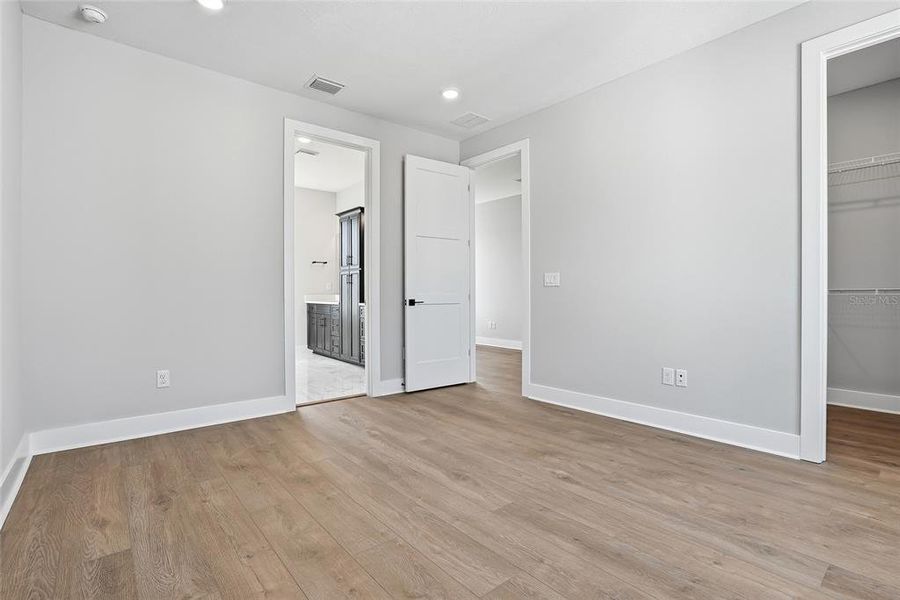 Spacious, unfurnished interior of a new home in , St. Petersburg (Image 23).