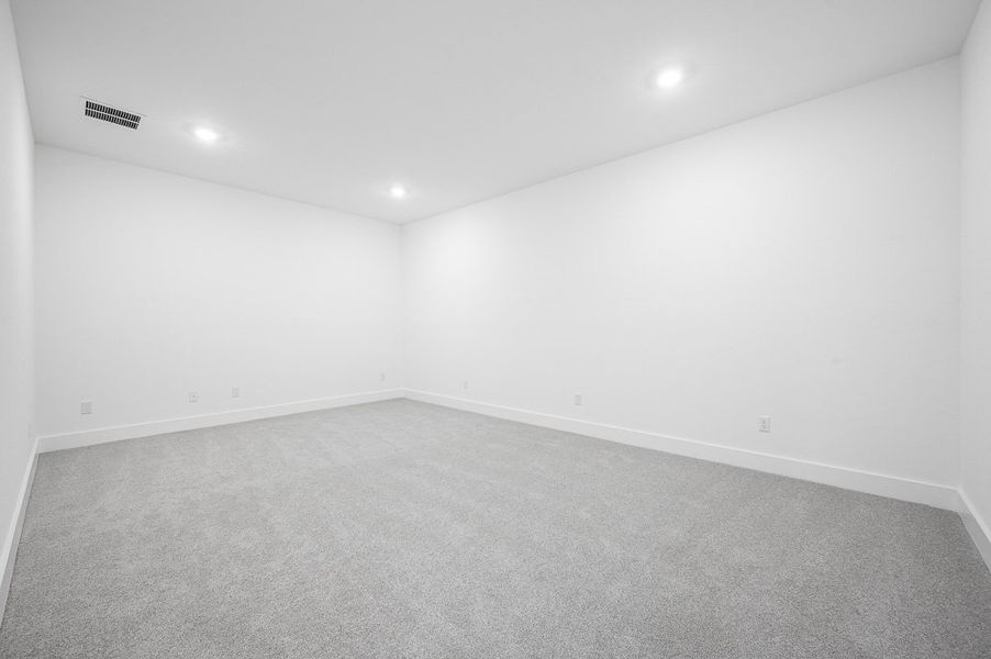 Spacious, unfurnished interior of a new home in Travisso, Leander (Image 11).