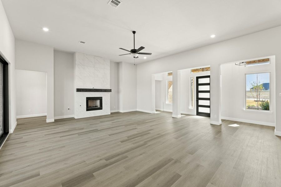Spacious, unfurnished interior of a new home in Berkshire Estates, Mesquite (Image 21).