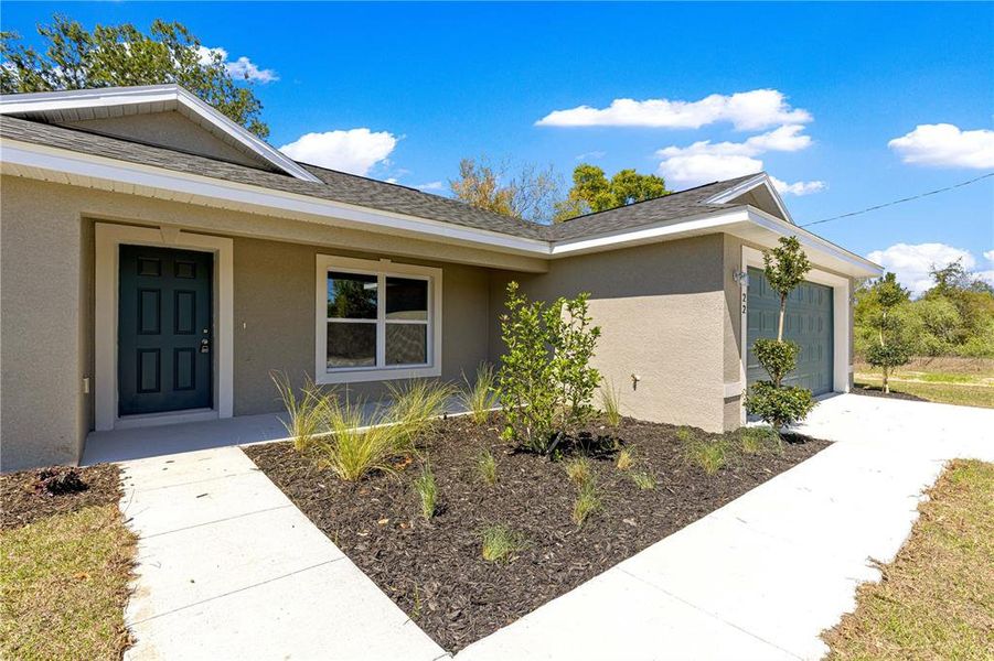 Exterior details and patio area of a home in , Ocklawaha (Image 24).