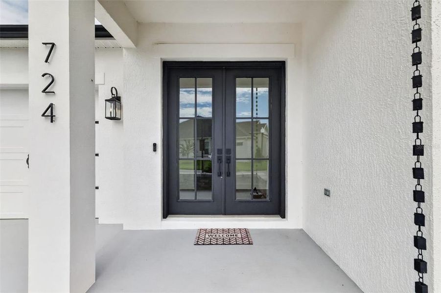 Exterior details and patio area of a home in , The Villages (Image 4).