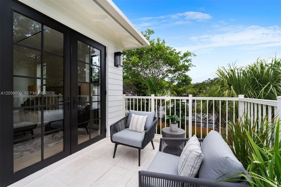 Exterior details and patio area of a home in , Miami (Image 15).