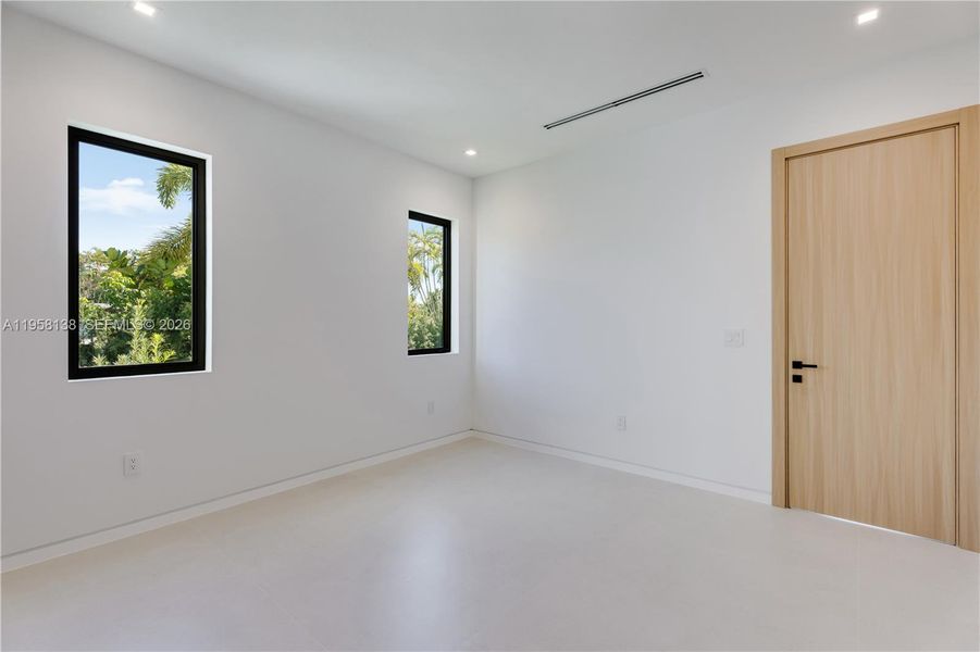 Spacious, unfurnished interior of a new home in , Miami (Image 54).