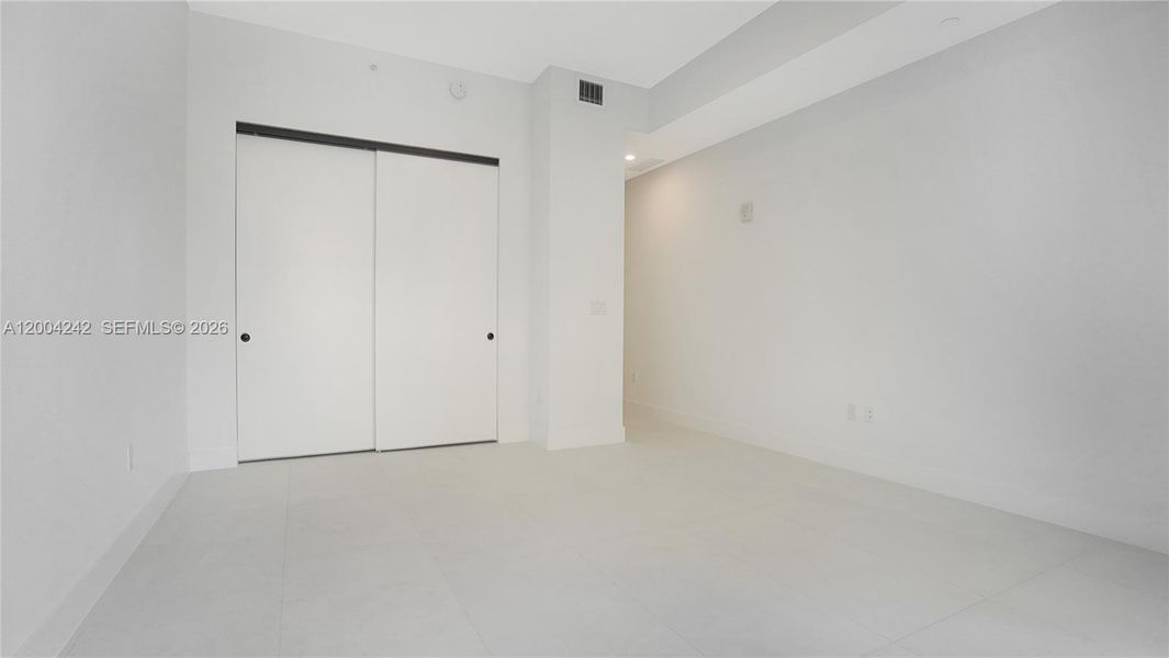 Spacious, unfurnished interior of a new home in , Miami (Image 26).