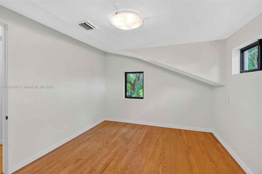 Spacious, unfurnished interior of a new home in , Miami (Image 19).