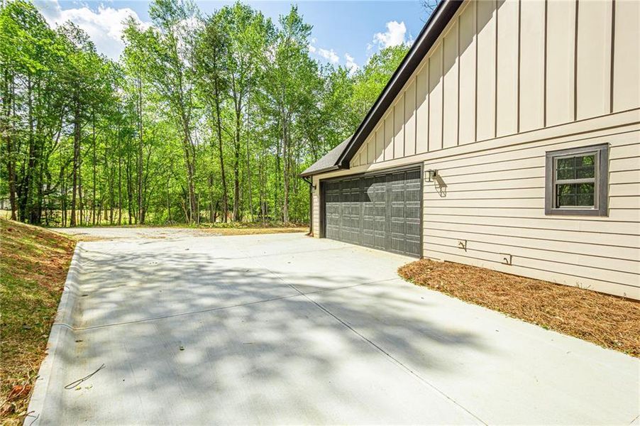 Exterior details and patio area of a home in , Dawsonville (Image 33).