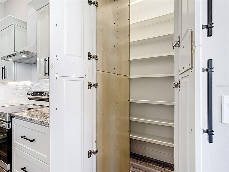 Spacious, unfurnished interior of a new home in , Englewood (Image 14).