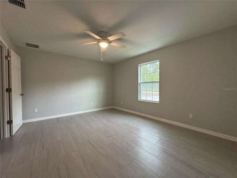 Spacious, unfurnished interior of a new home in , Ocala (Image 12).