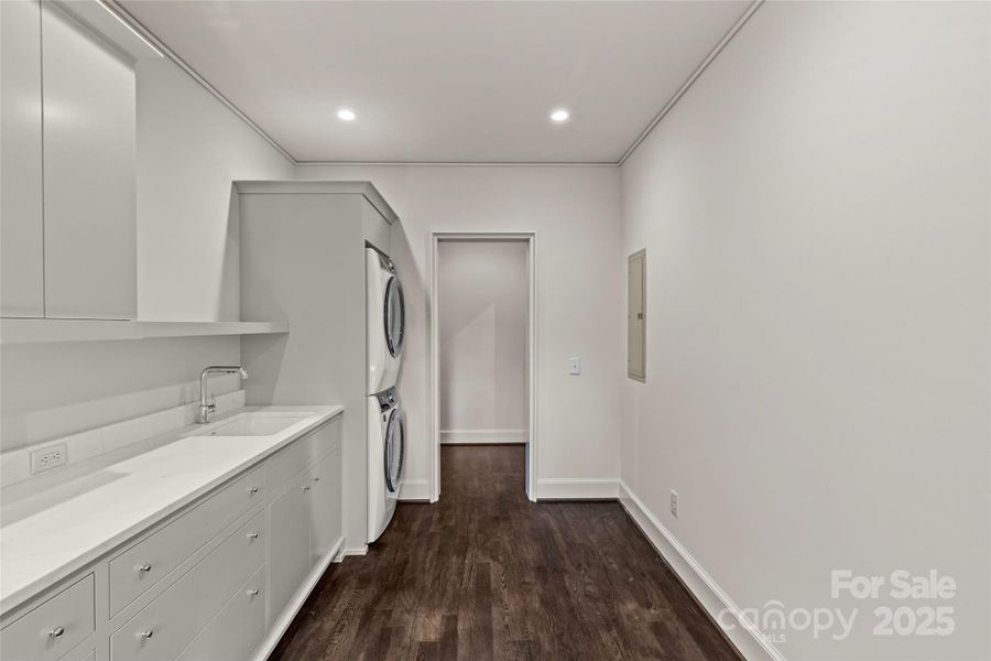 Spacious, unfurnished interior of a new home in , Charlotte (Image 24).