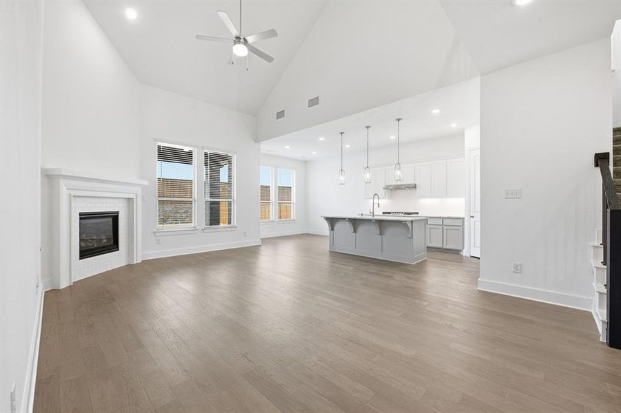 Spacious, unfurnished interior of a new home in Wildridge, Oak Point (Image 31).