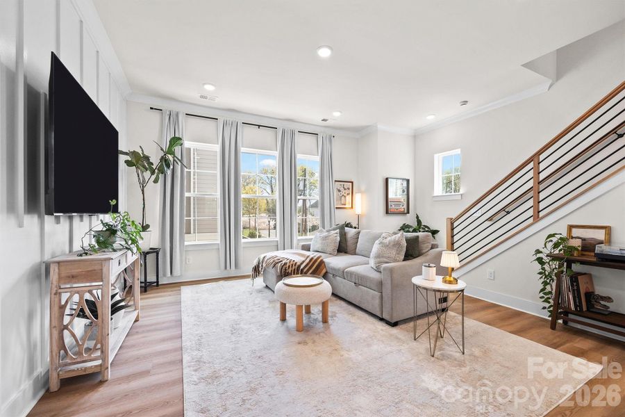 10-ft ceilings on main