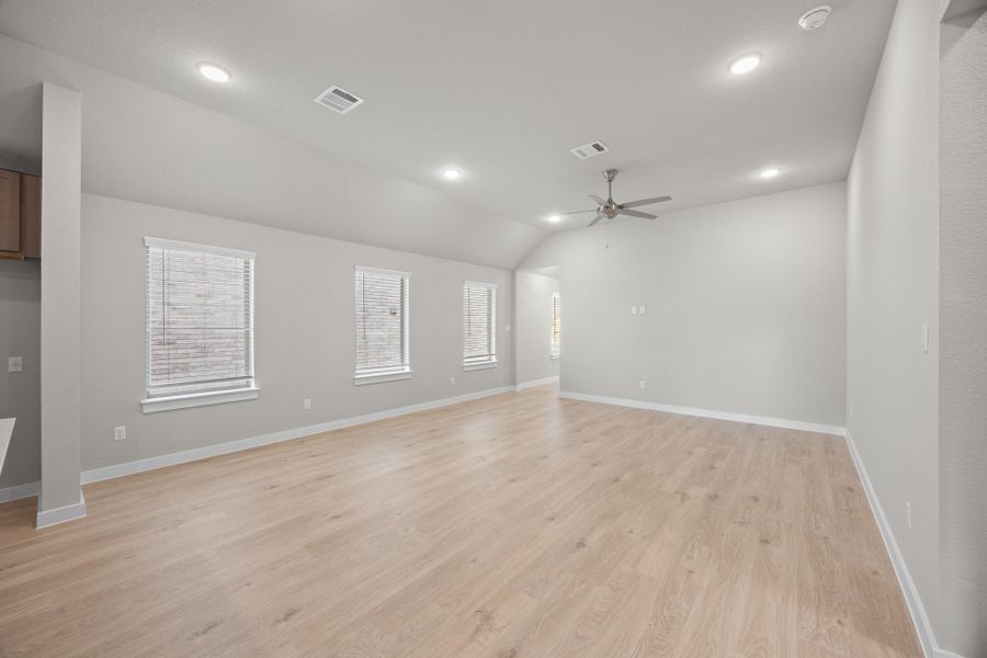 Spacious, unfurnished interior of a new home in Lakeside at Tessera, Lago Vista (Image 17).