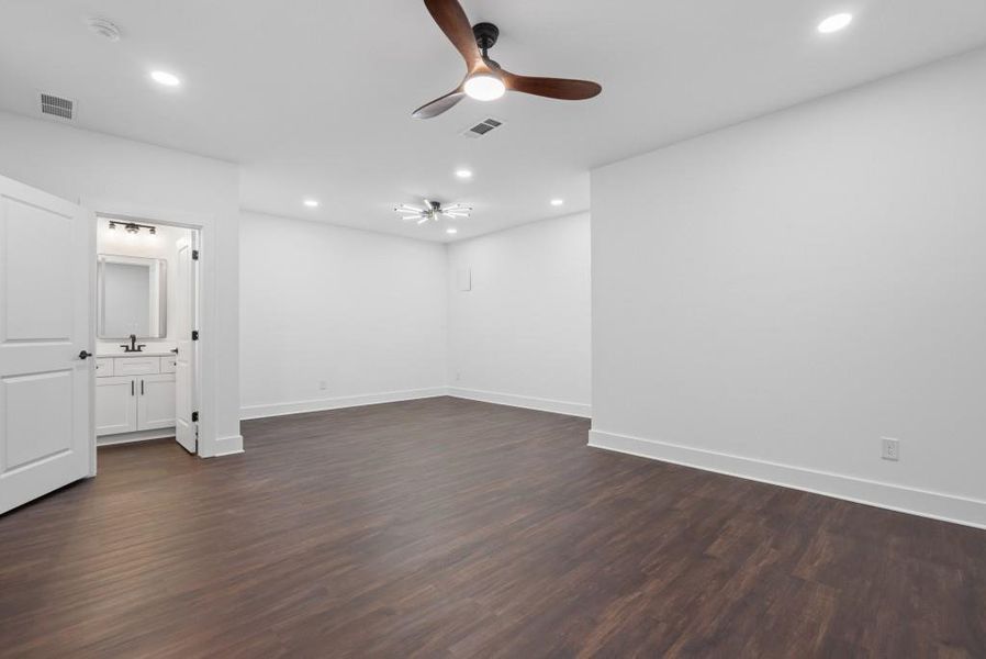 Spacious, unfurnished interior of a new home in , Stockbridge (Image 24).
