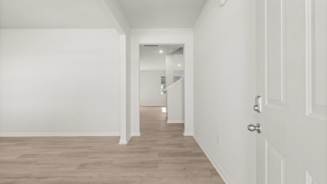 Spacious, unfurnished interior of a new home in Oconee Overlook, Gainesville (Image 12).