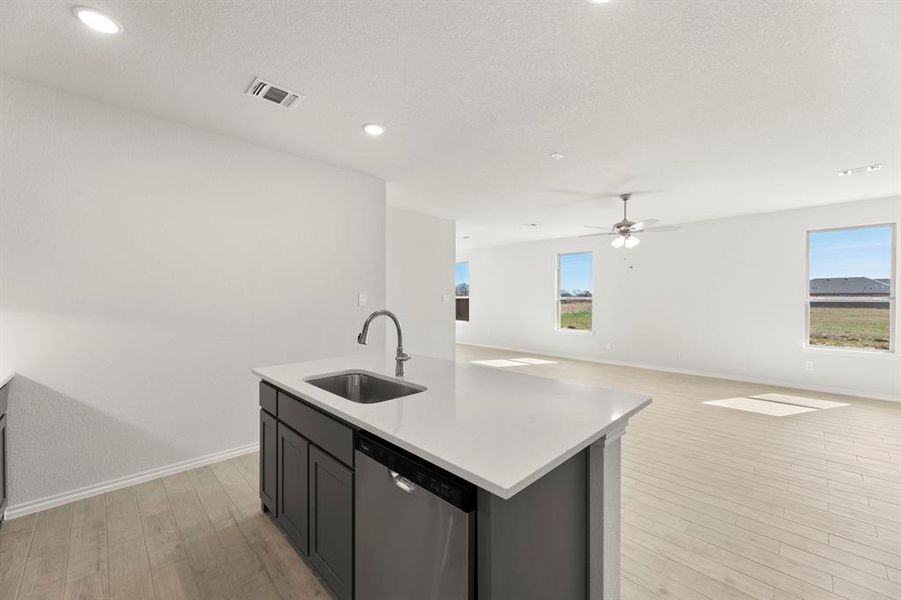 13. 8216 Kingfisher - Kitchen (3)