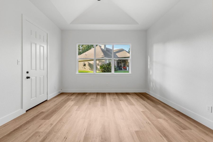 Master Bedroom w/ Vaulted Ceiling & Back Patio Access Master Bedroom w/ Vaulted Ceiling & Back Patio Access