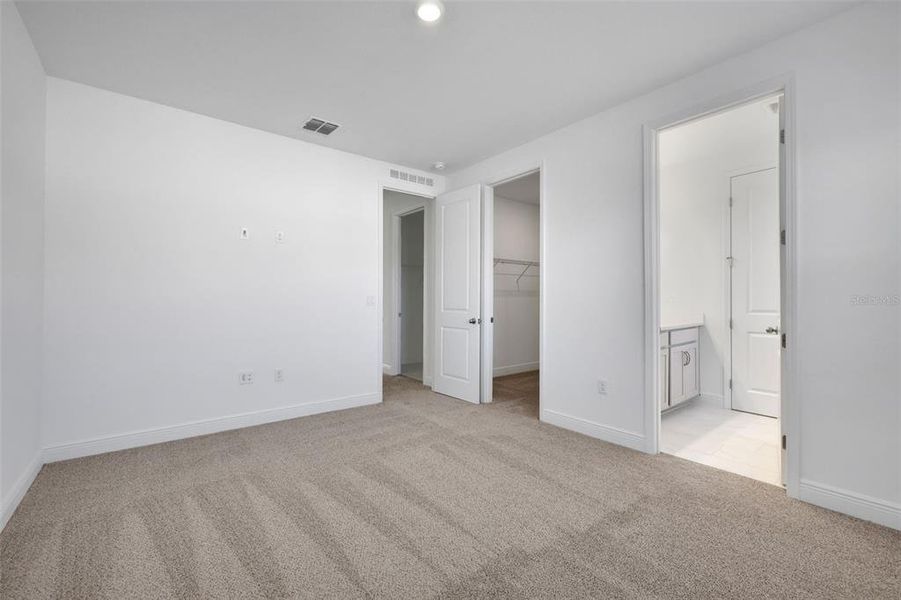 Spacious, unfurnished interior of a new home in , St. Cloud (Image 23).