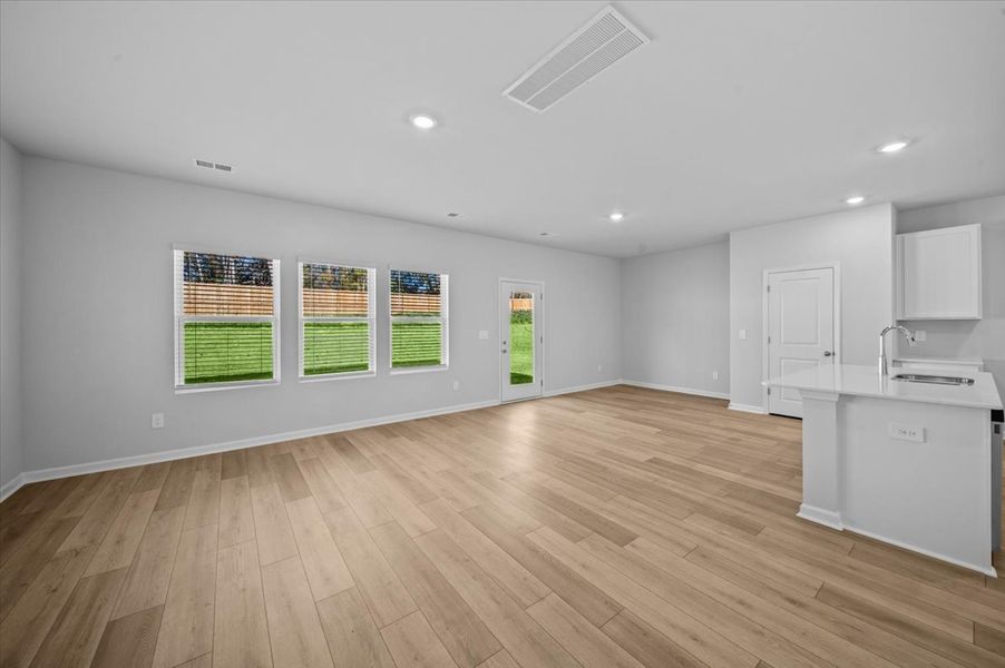 Spacious, unfurnished interior of a new home in Village at White Pine, Pendleton (Image 8).