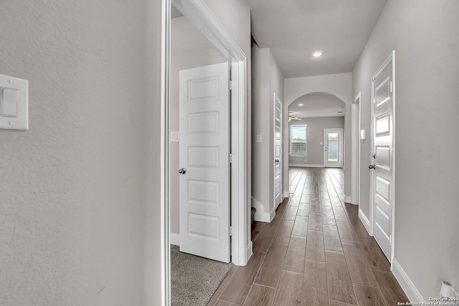 Spacious, unfurnished interior of a new home in Morgan Meadows, San Antonio (Image 22). Spacious, unfurnished interior of a new home in Morgan Meadows, San Antonio (Image 22).