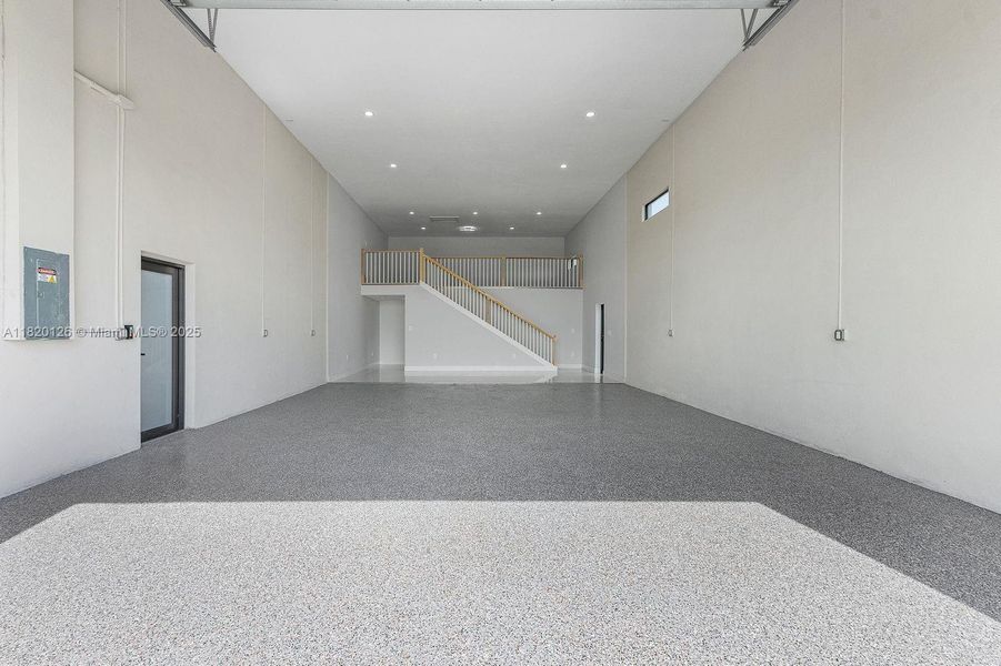 Spacious, unfurnished interior of a new home in , Cape Coral (Image 56).