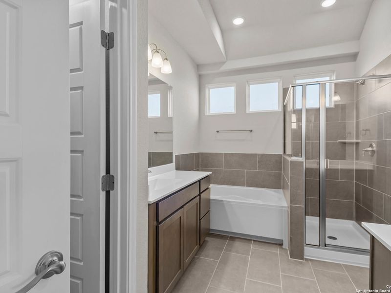 Furnished interior view inside a new home in Hannah Heights, Seguin (Image 11).