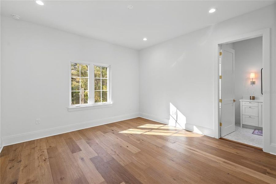 Spacious, unfurnished interior of a new home in , Tampa (Image 47).