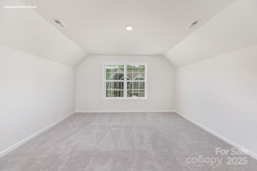 Spacious, unfurnished interior of a new home in Sylvan Creek, Denver (Image 18).