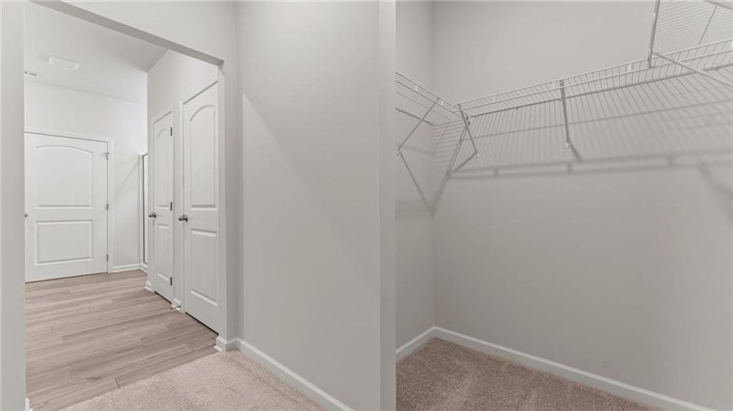 Spacious, unfurnished interior of a new home in Villages at Cedar Hill, Dallas (Image 9).