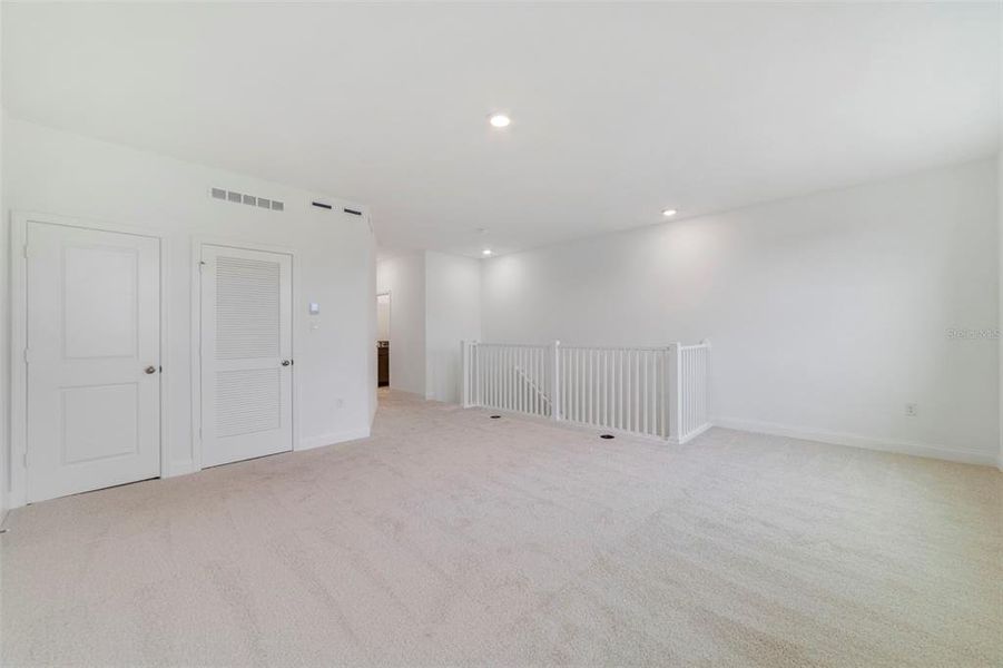 Spacious, unfurnished interior of a new home in Estates at Lake Jesup, Sanford (Image 22).