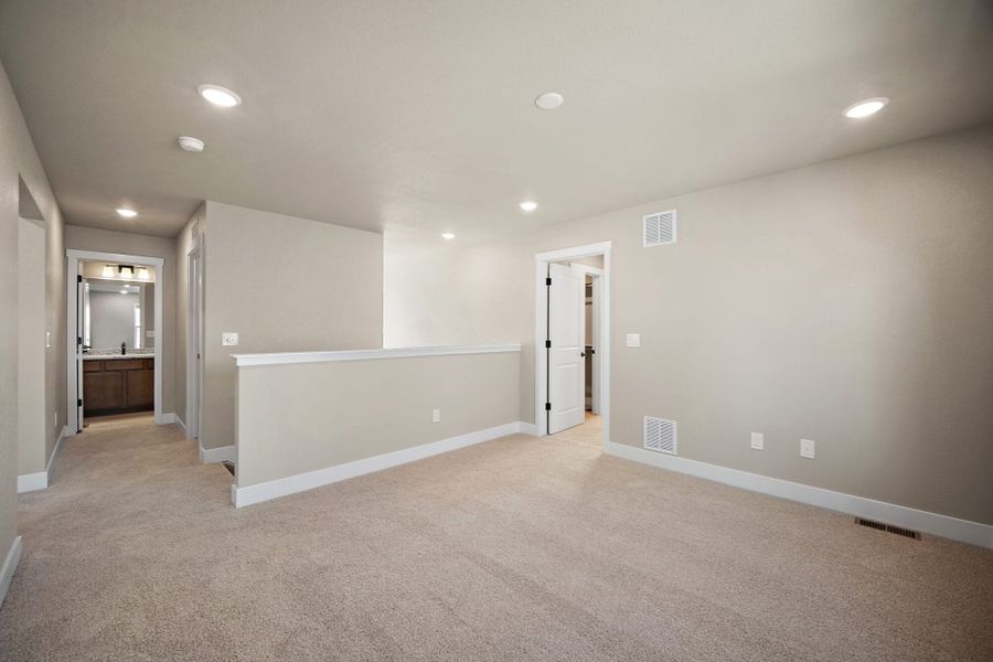 Spacious, unfurnished interior of a new home in Trails at Aspen Ridge-3, Colorado Springs (Image 29). Spacious, unfurnished interior of a new home in Trails at Aspen Ridge-3, Colorado Springs (Image 29).