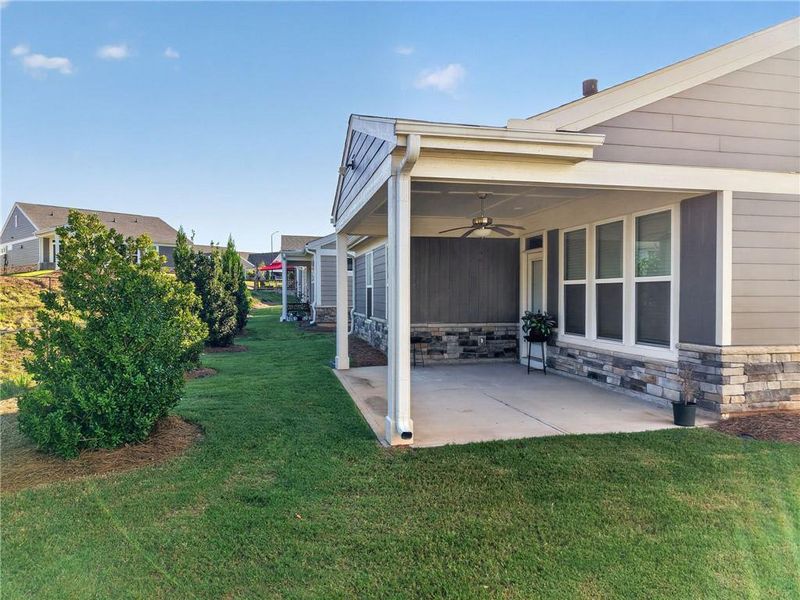 Exterior details and patio area of a home in Laurel Farms, Dallas (Image 22).