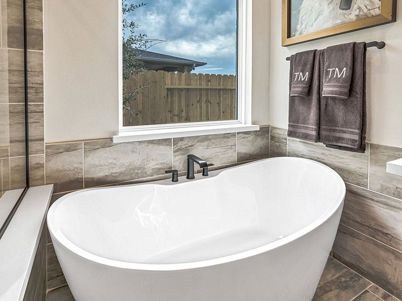 Representative interior finishes for a home built from the Palisade by Taylor Morrison in Avalon at Friendswood, Friendswood (Image 20).