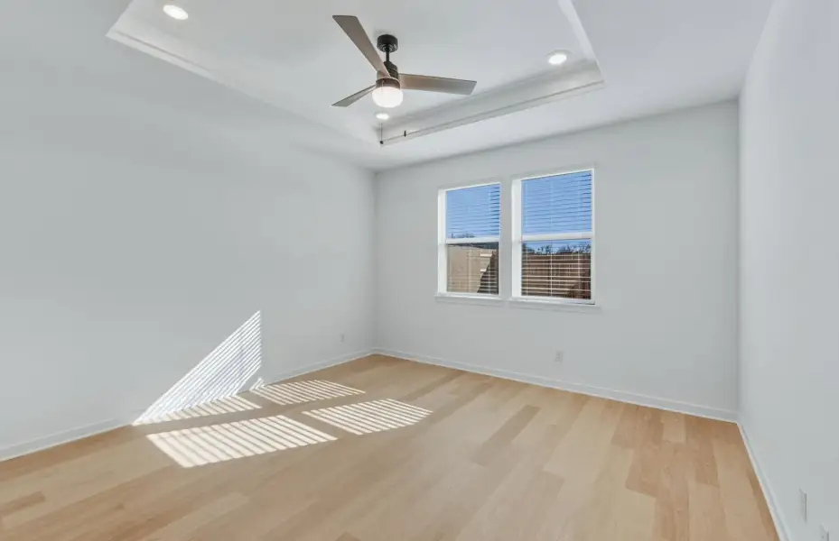Spacious, unfurnished interior of a new home in Sunfield, Buda (Image 18).