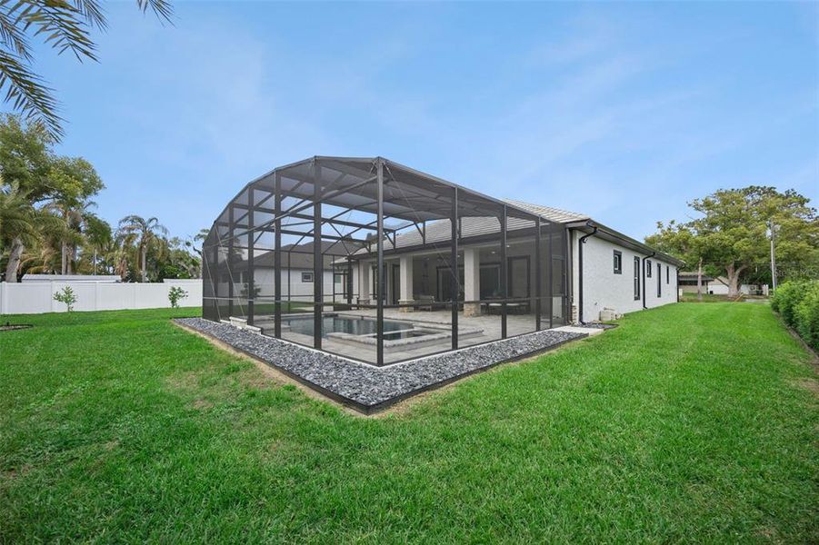 Exterior details and patio area of a home in , Clermont (Image 22).