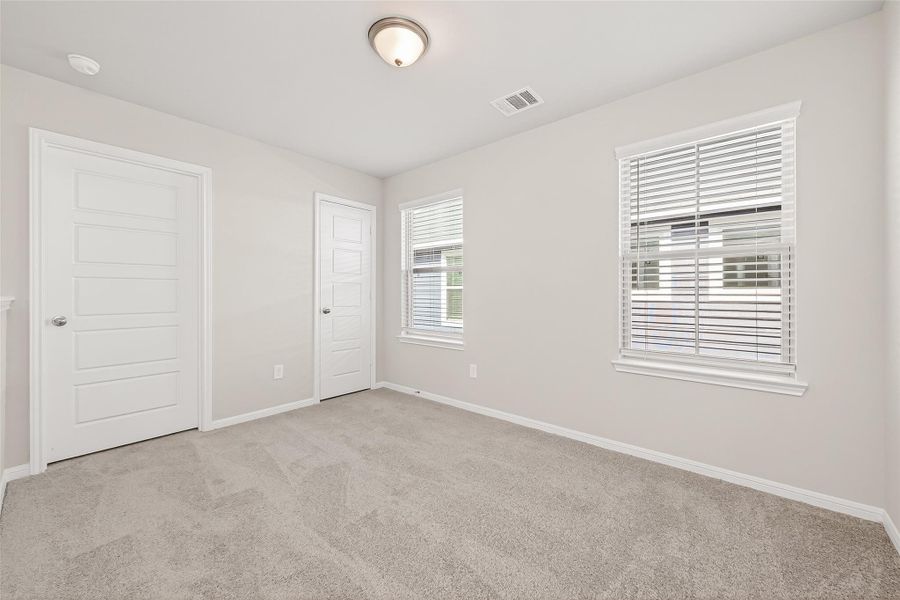 Spacious, unfurnished interior of a new home in Woodland Lakes, Houston (Image 26).