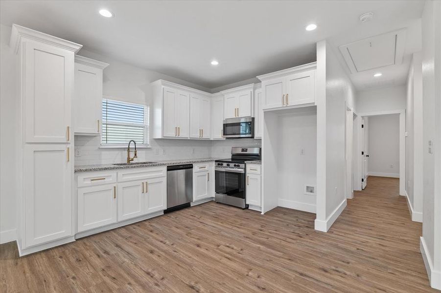 Furnished interior view inside a new home in , Whitesboro (Image 5).