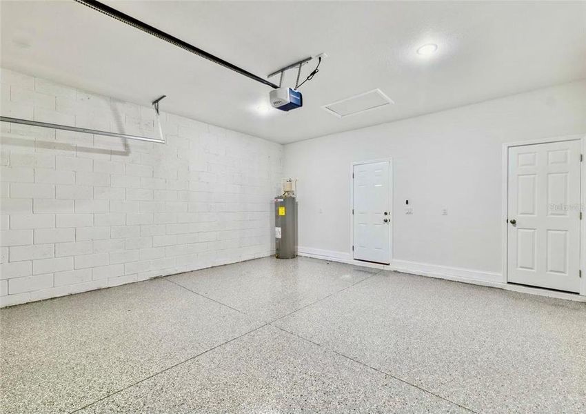 Spacious, unfurnished interior of a new home in , Ocala (Image 12).