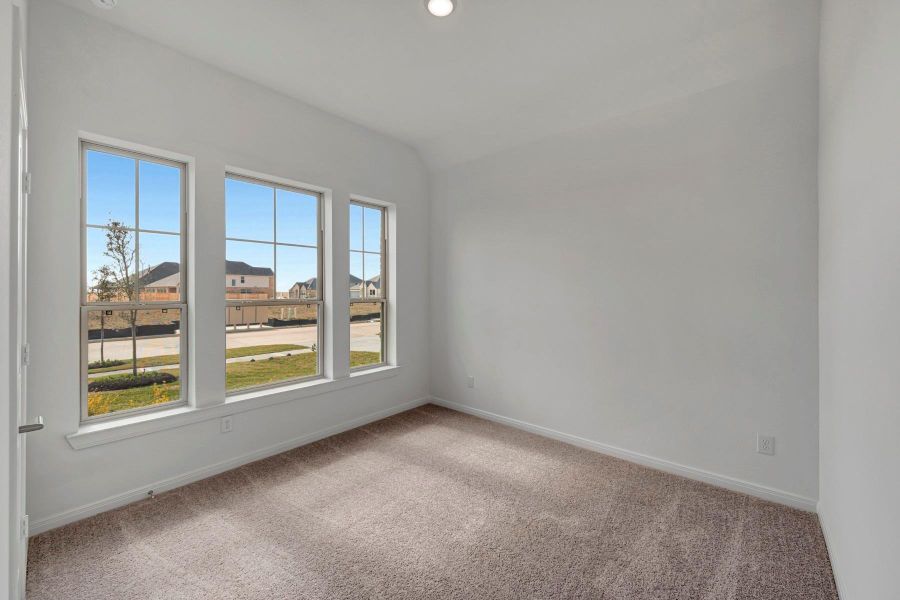 Spacious, unfurnished interior of a new home in Beacon Point at Lago Mar 50’ Homesites, Texas City (Image 18).
