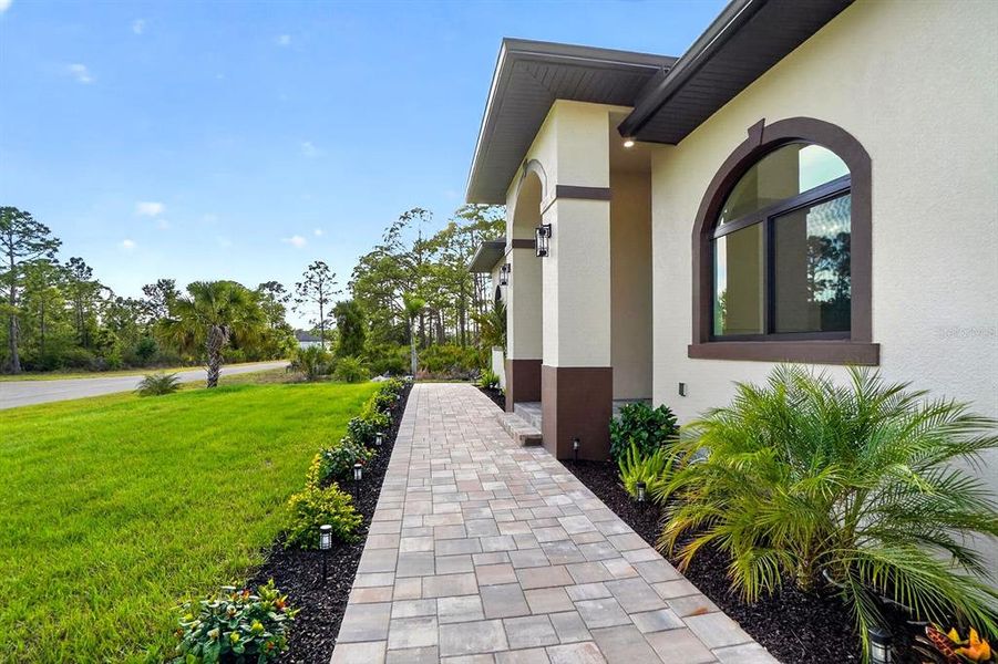 Exterior details and patio area of a home in , Port Charlotte (Image 30).