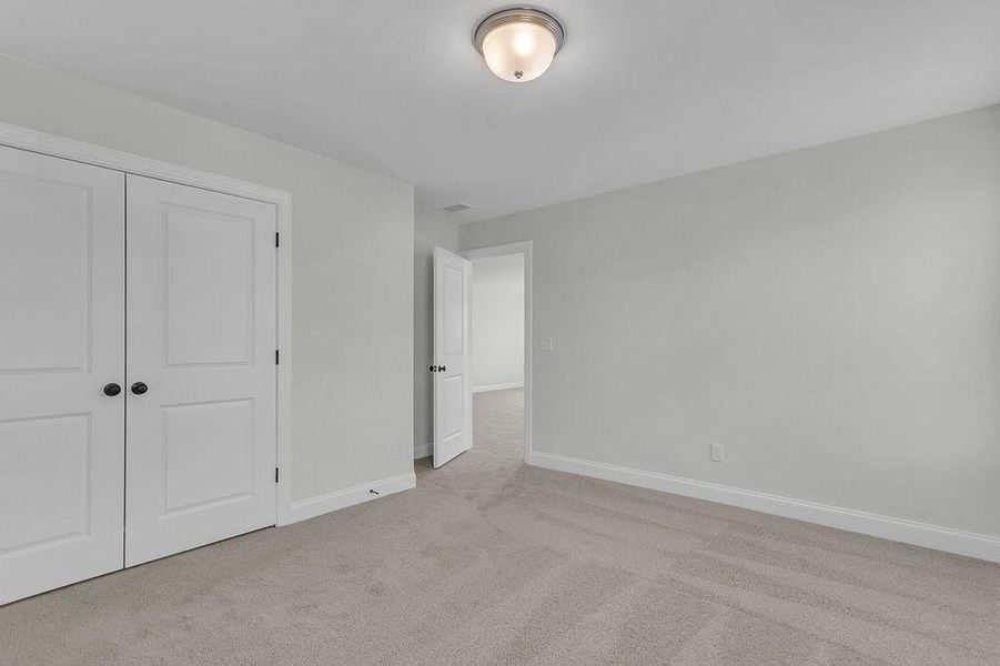 Spacious, unfurnished interior of a new home in Kings River Preserve, Hollywood (Image 23).