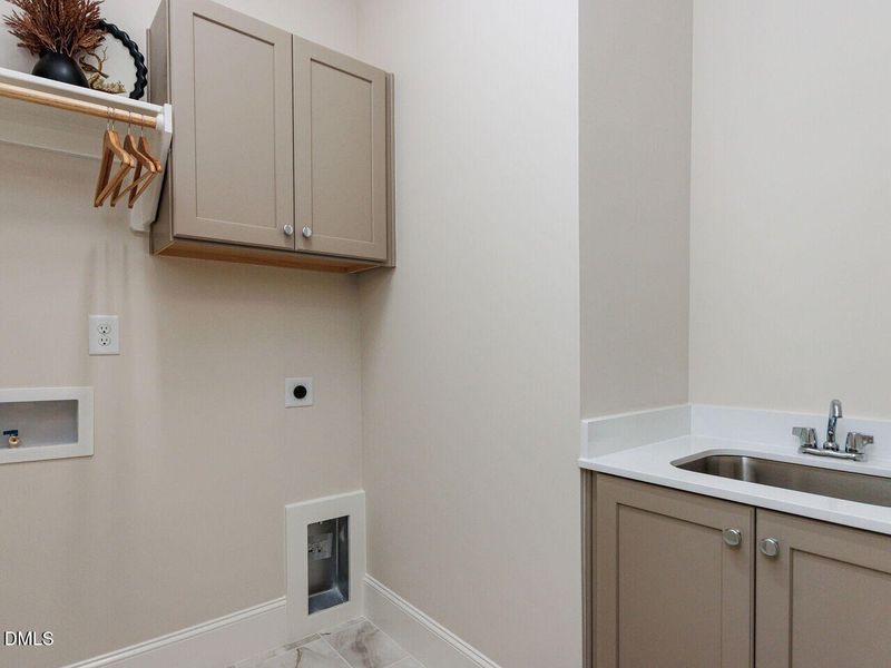 028-1280x960-laundry-room
