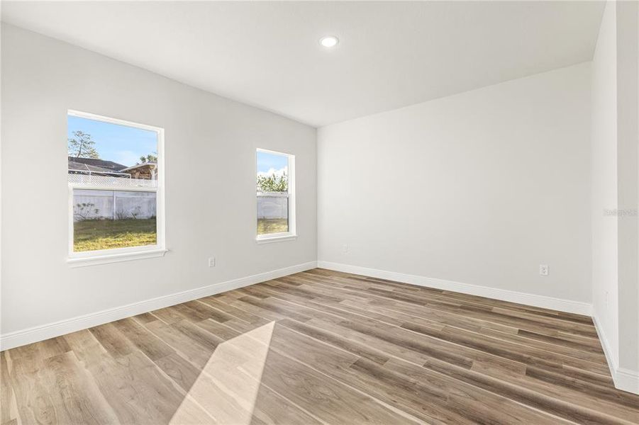Spacious, unfurnished interior of a new home in , Ocala (Image 25).