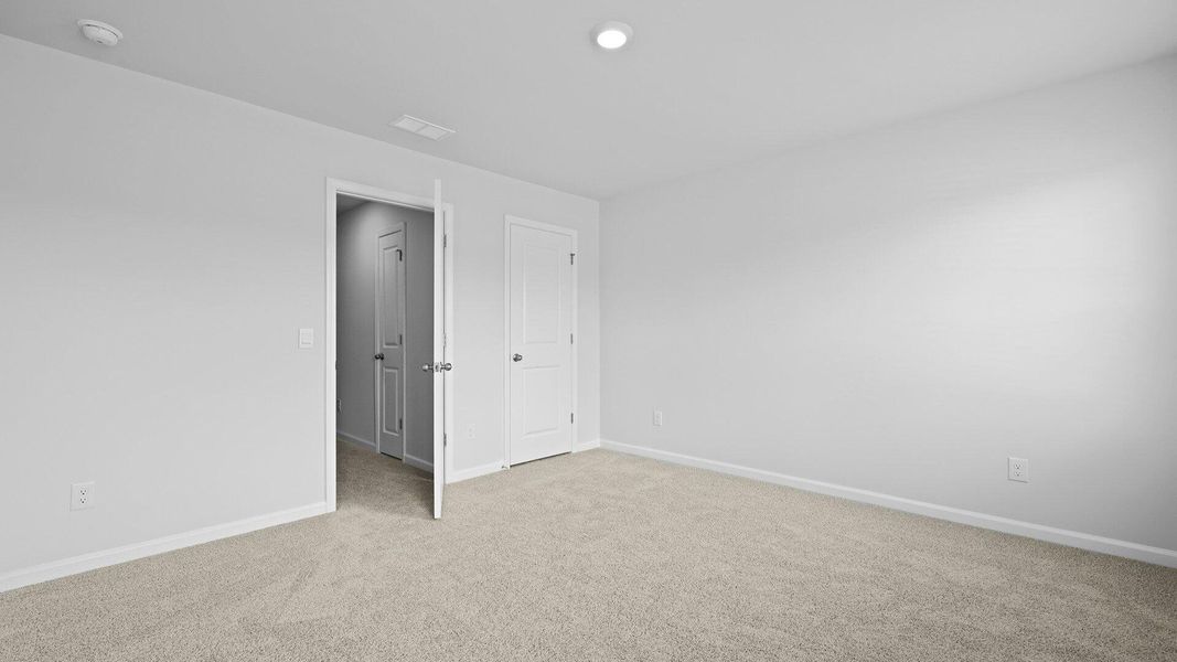 Spacious, unfurnished interior of a new home in , Summerville (Image 32).