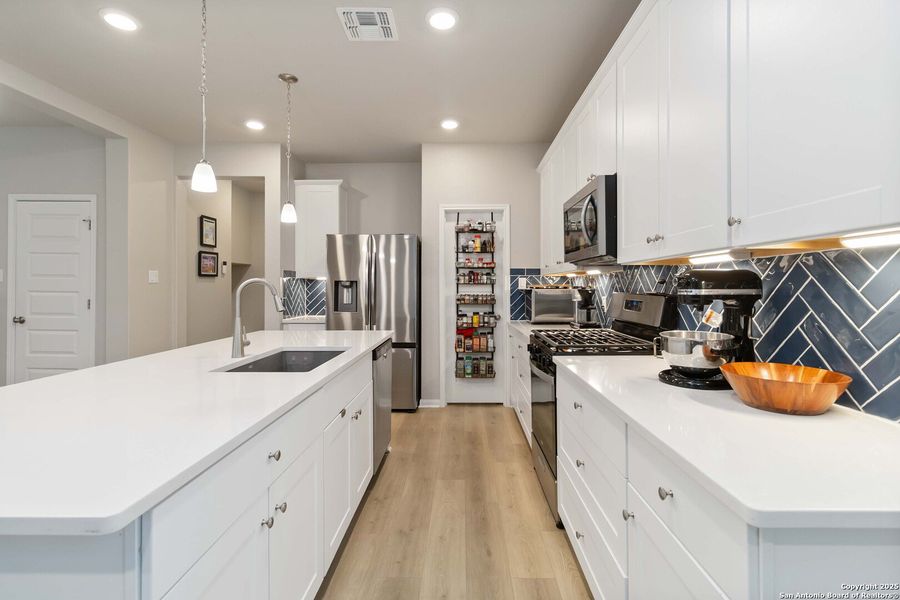 Furnished interior view inside a new home in Veranda: Classic, San Antonio (Image 29).