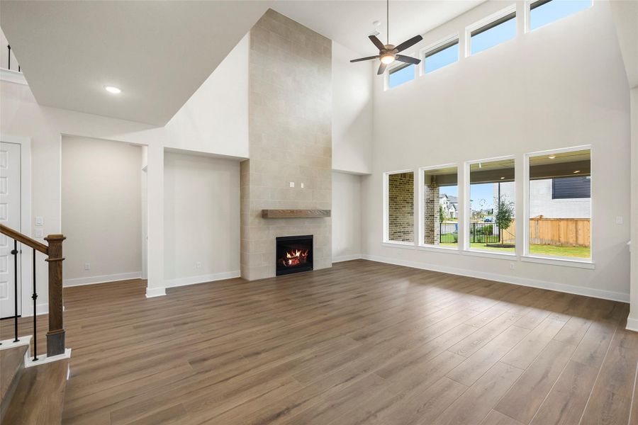 Spacious, unfurnished interior of a new home in Bridgeland 80′, Cypress (Image 13).