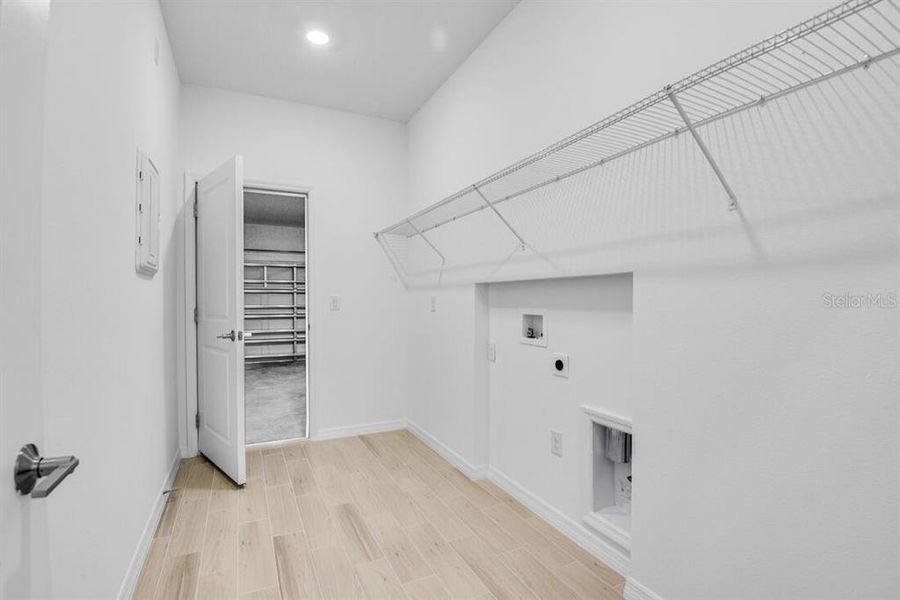 Spacious, unfurnished interior of a new home in Ardisia Park, New Smyrna Beach (Image 23).