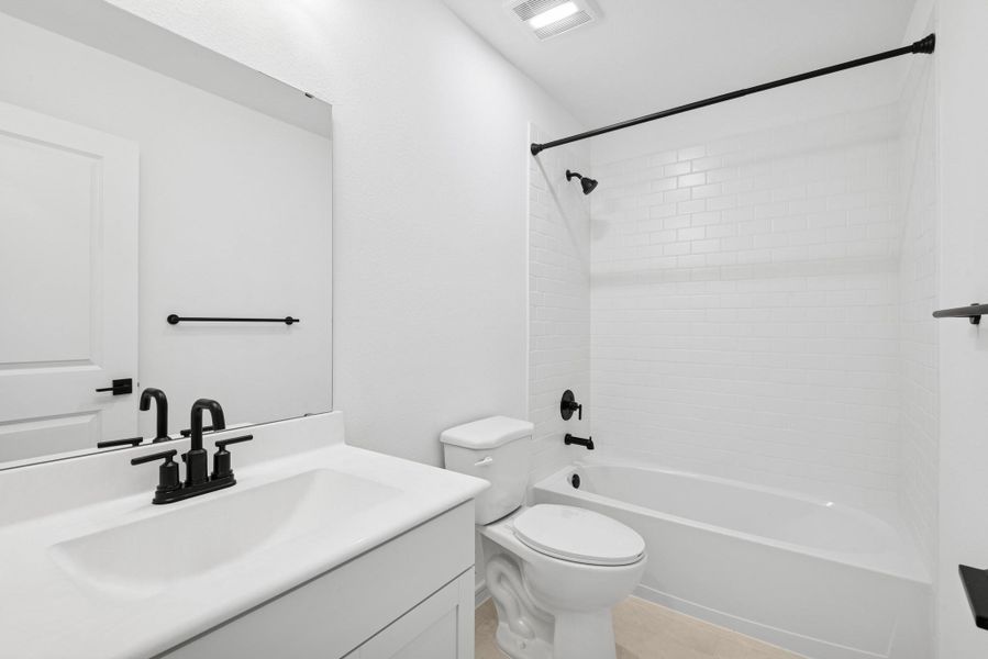 Hall bath 2 (*Photo not of actual home and used for illustration purposes only.)