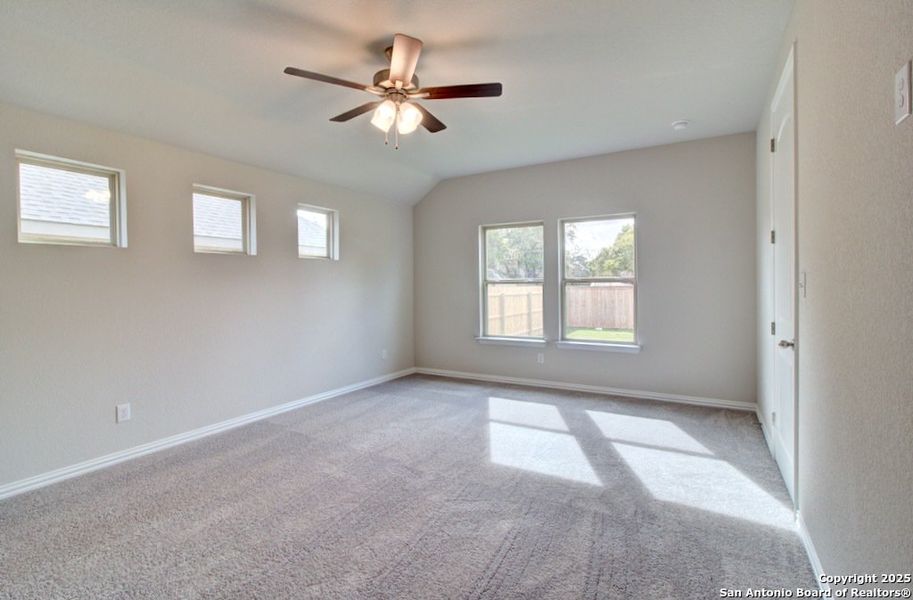 Spacious, unfurnished interior of a new home in Clear Creek, New Braunfels (Image 19). Spacious, unfurnished interior of a new home in Clear Creek, New Braunfels (Image 19).